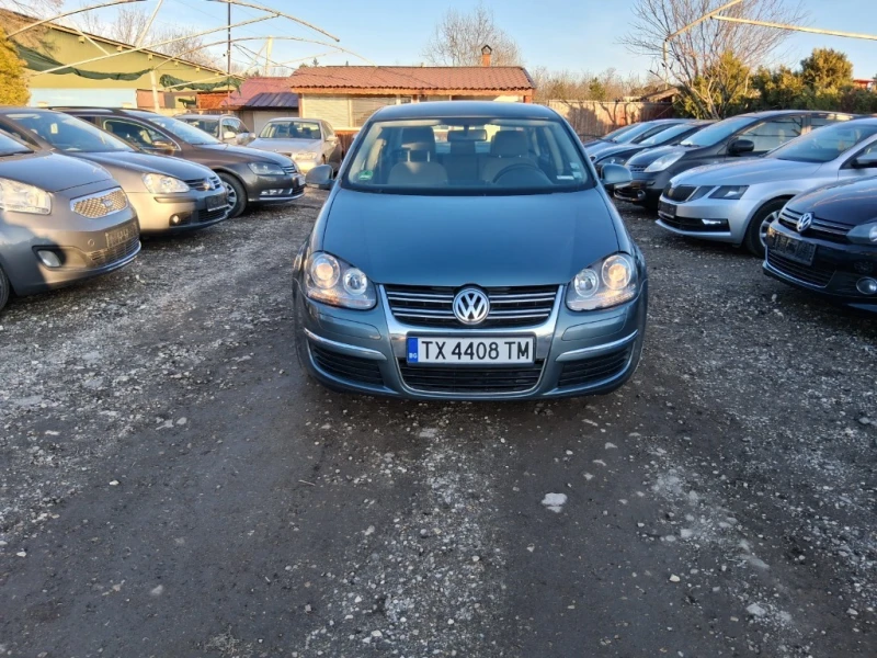 VW Jetta РЕГИСТРИРАН И ОБСЛУЖЕН, снимка 3 - Автомобили и джипове - 49438636