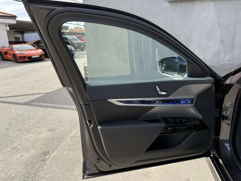 BMW i7 xDrive 60, снимка 8 - Автомобили и джипове - 52288856