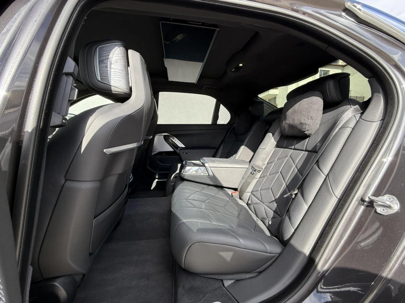 BMW i7 xDrive 60, снимка 16 - Автомобили и джипове - 52288856