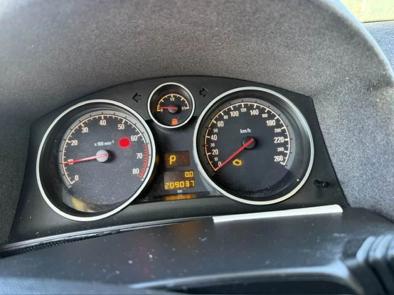 Opel Astra 1.8I 125 газ AВТОМАТИК, снимка 4 - Автомобили и джипове - 53500220