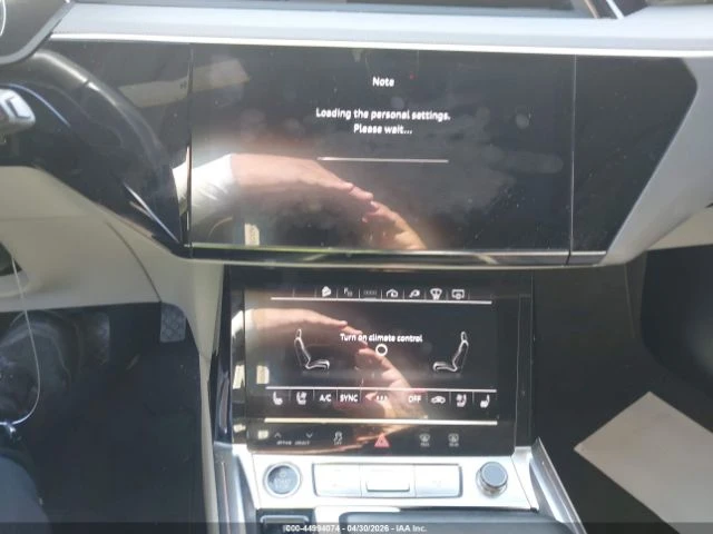 Audi E-Tron Q8* PRESTIGE* QUATTRO* , снимка 17 - Автомобили и джипове - 54812745