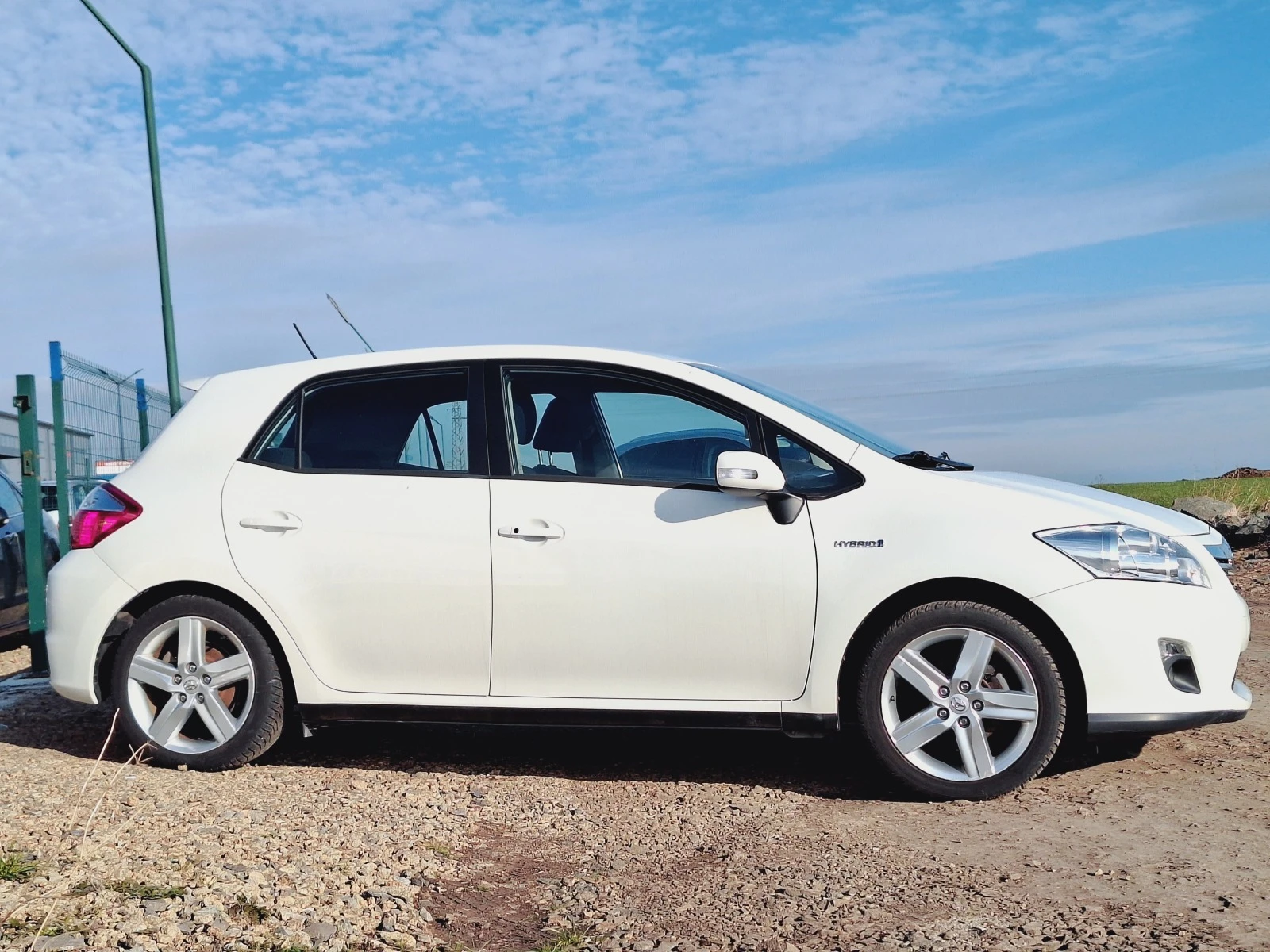 Toyota Auris  1.8iHSD - изображение 3