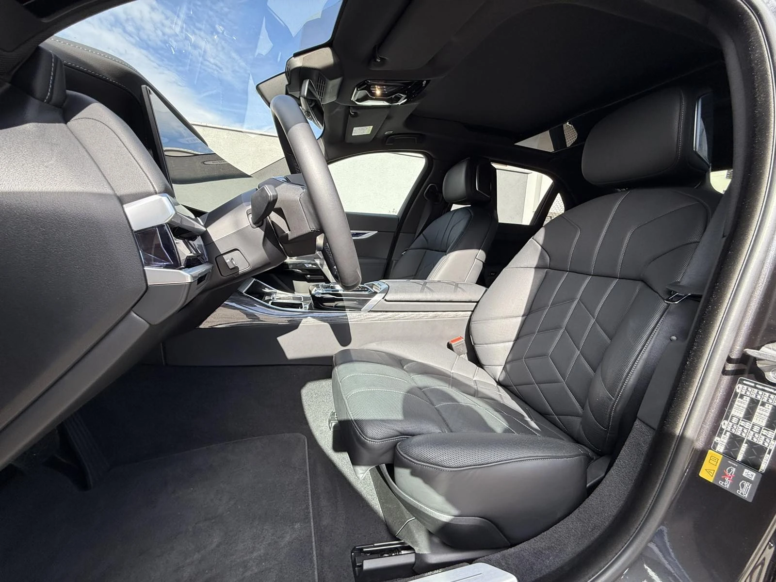 BMW i7 xDrive 60 - изображение 9