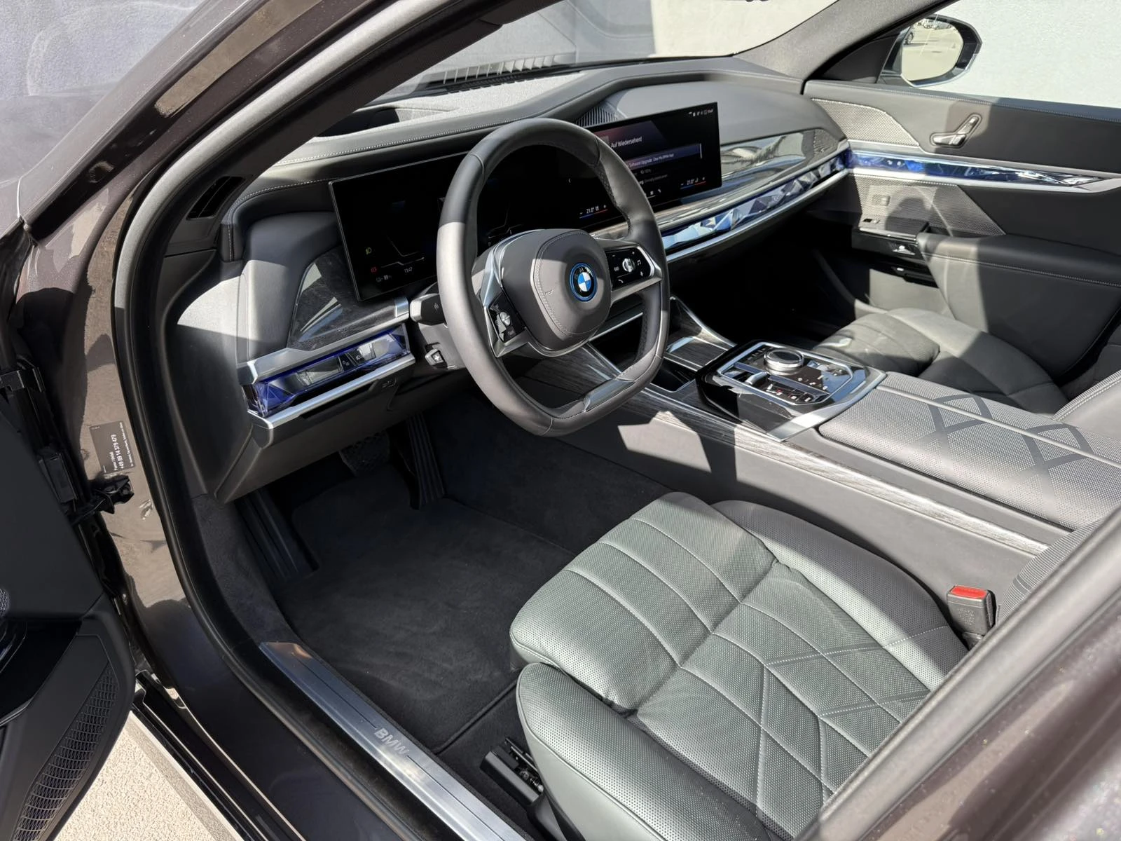 BMW i7 xDrive 60 - изображение 10