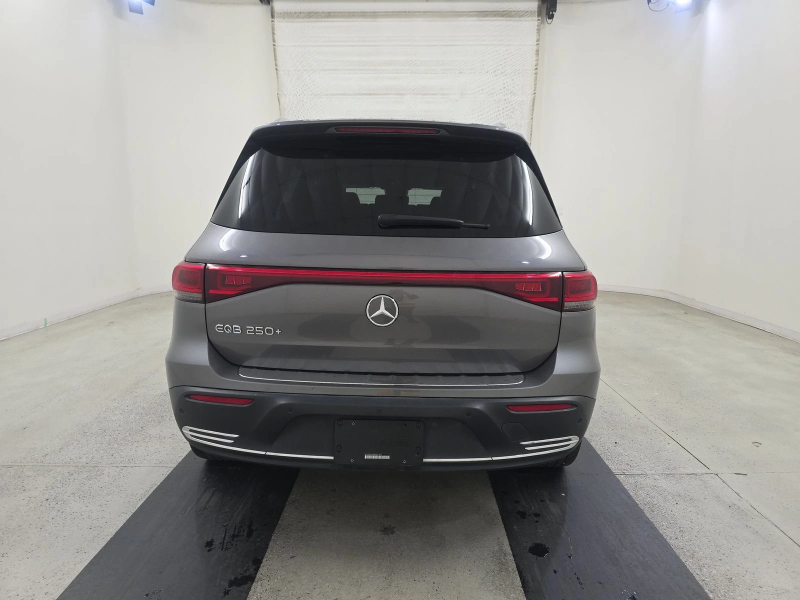 Mercedes-Benz EQB 250+  - изображение 3