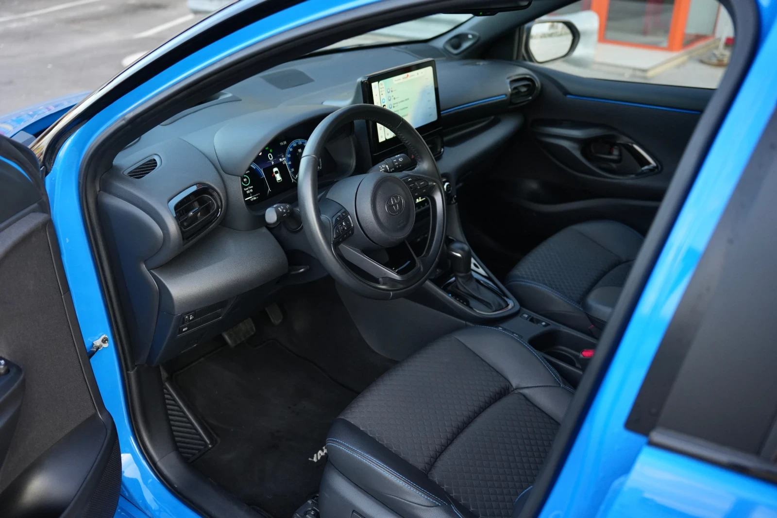 Toyota Yaris GR Sport* Hybrid* НОВ* Гаранция* LED* Камера* Кожа, снимка 8 - Автомобили и джипове - 54116266