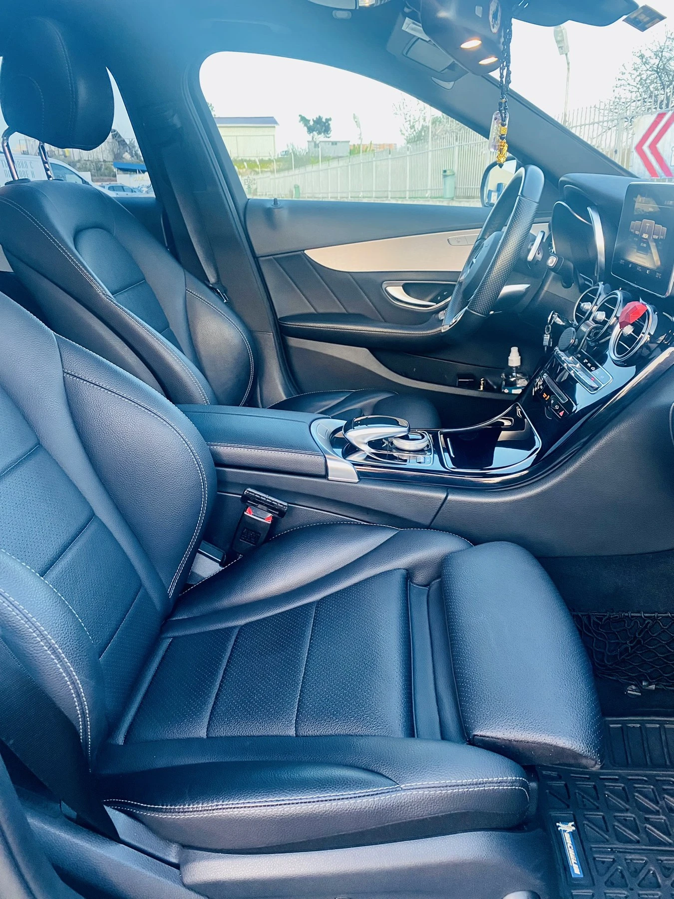 Mercedes-Benz C 250 AMG Line, снимка 17 - Автомобили и джипове - 54456487