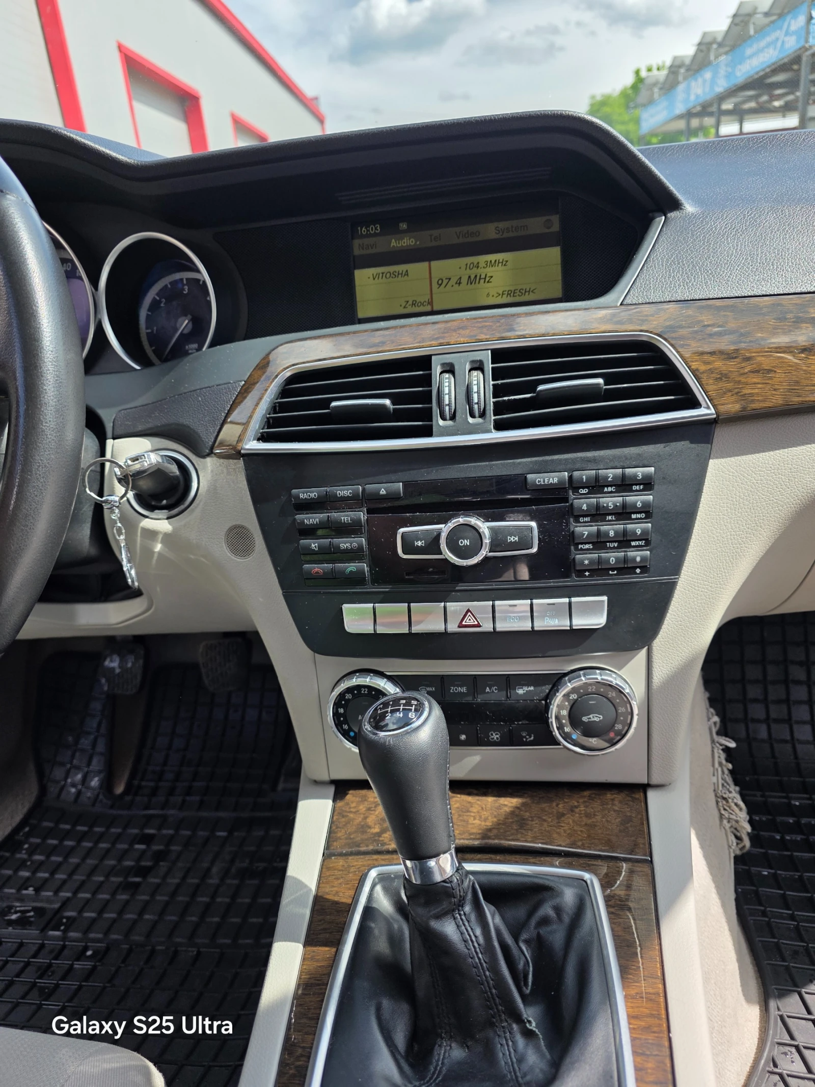 Mercedes-Benz C 220, снимка 6 - Автомобили и джипове - 54493786