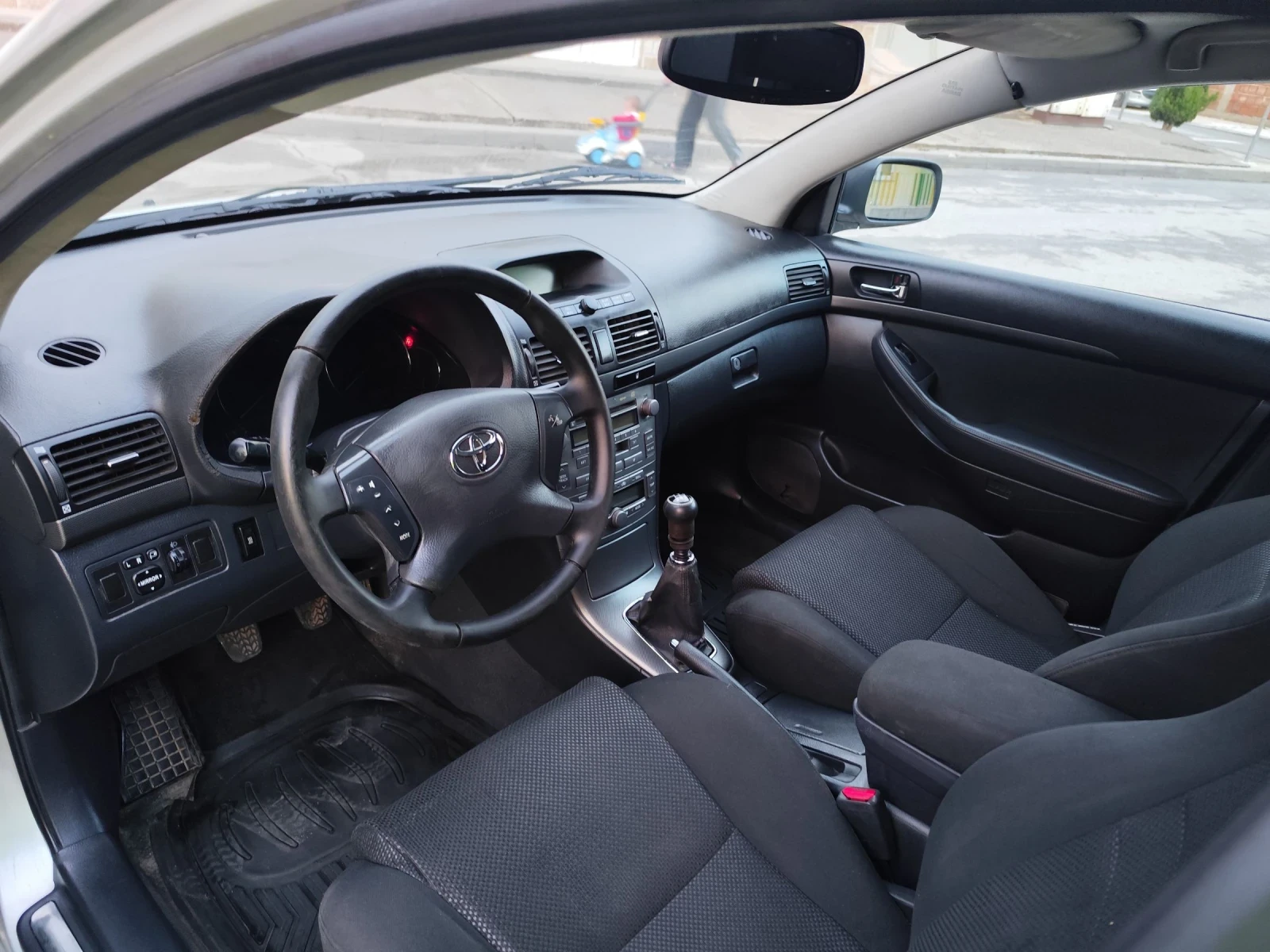 Toyota Avensis 2.0 D4D, снимка 13 - Автомобили и джипове - 54745884