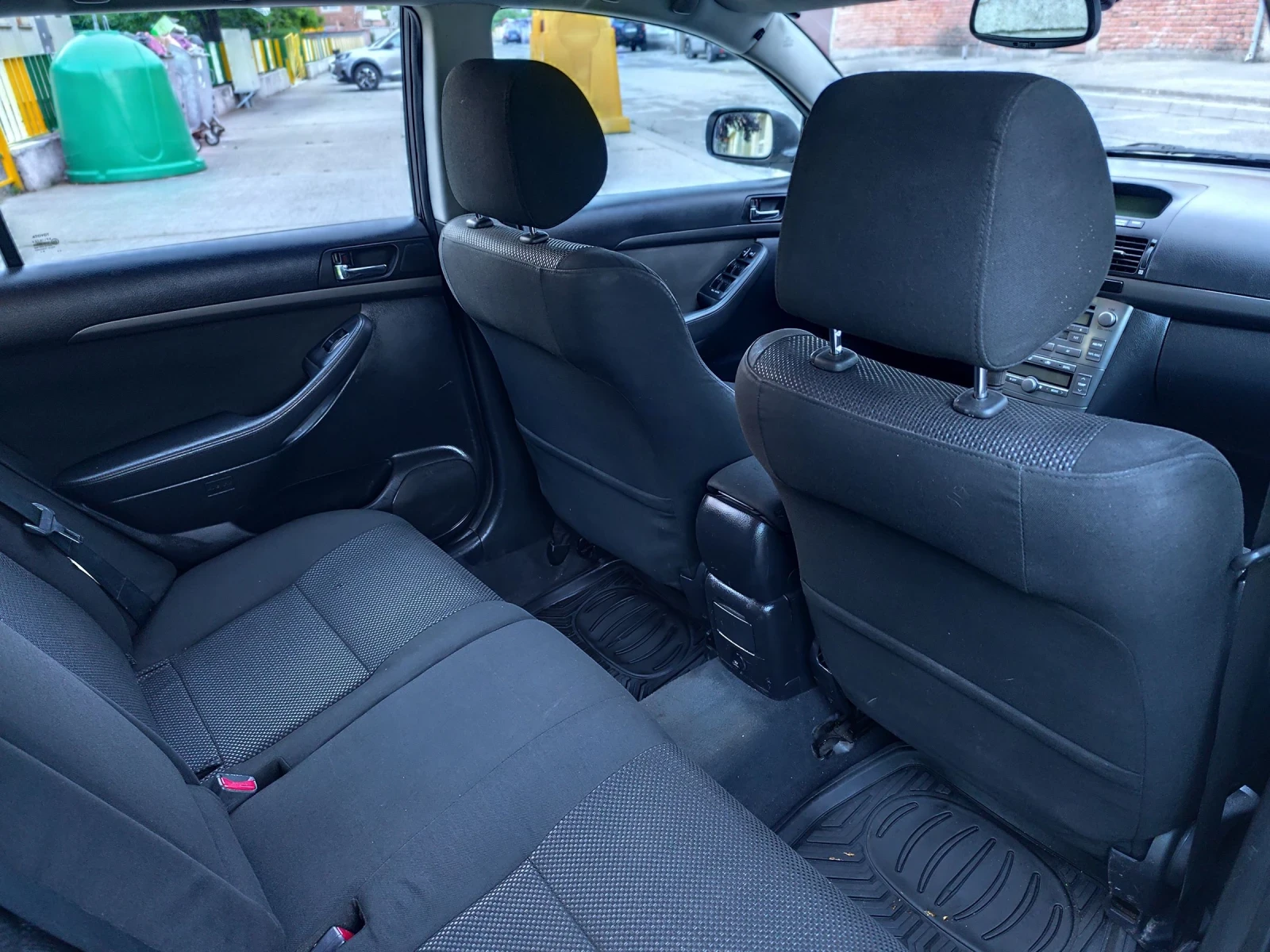 Toyota Avensis 2.0 D4D, снимка 10 - Автомобили и джипове - 54745884
