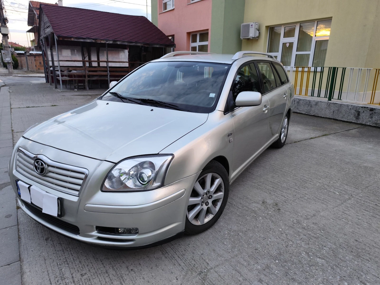 Toyota Avensis 2.0 D4D, снимка 2 - Автомобили и джипове - 54745884
