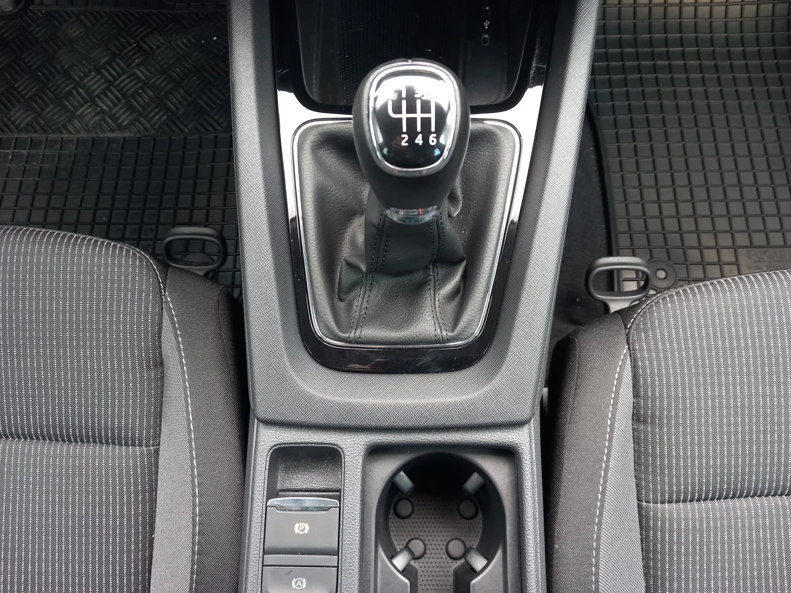 Skoda Octavia 1.5TSI / 6MT, снимка 11 - Автомобили и джипове - 55123521