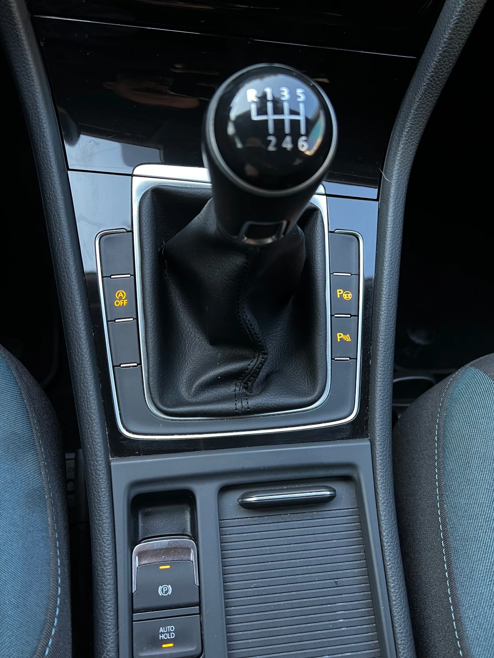 VW Golf 2.0 TDI, снимка 14 - Автомобили и джипове - 55383806