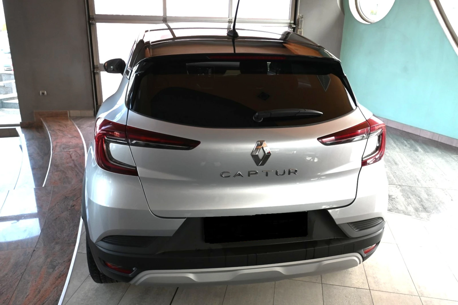 Renault Captur 1.3 Mild Hybrid Intense, снимка 3 - Автомобили и джипове - 55394070