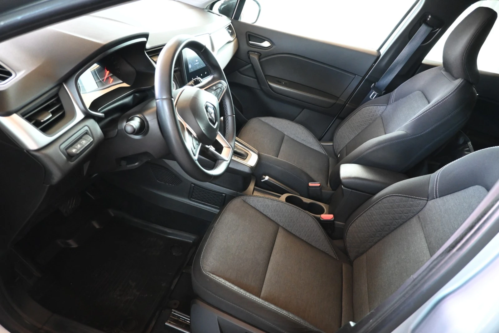 Renault Captur 1.3 Mild Hybrid Intense, снимка 12 - Автомобили и джипове - 55394070