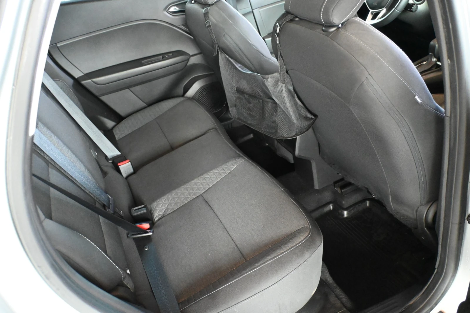 Renault Captur 1.3 Mild Hybrid Intense, снимка 7 - Автомобили и джипове - 55394070