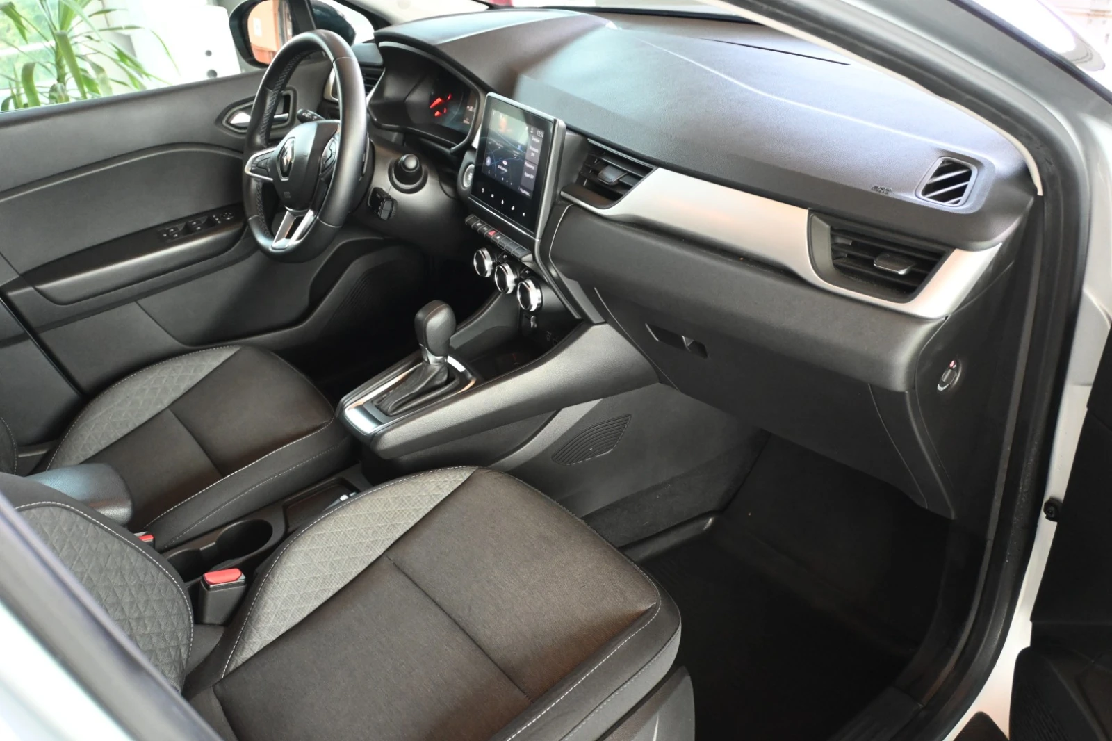 Renault Captur 1.3 Mild Hybrid Intense, снимка 6 - Автомобили и джипове - 55394070