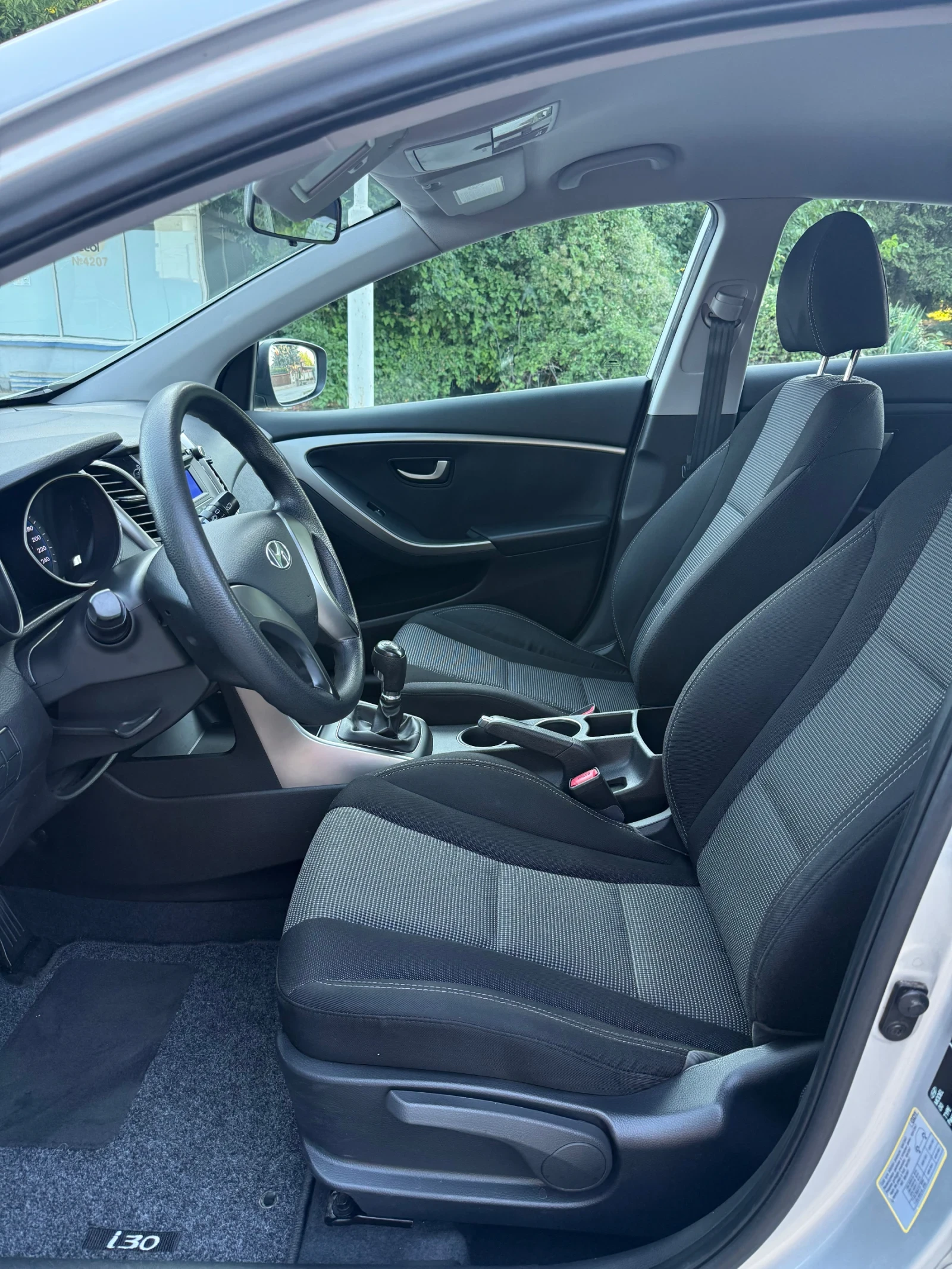 Hyundai I30 1.4CRDI* 90кс* 6 СКОРОСТИ* LED, снимка 10 - Автомобили и джипове - 55466845