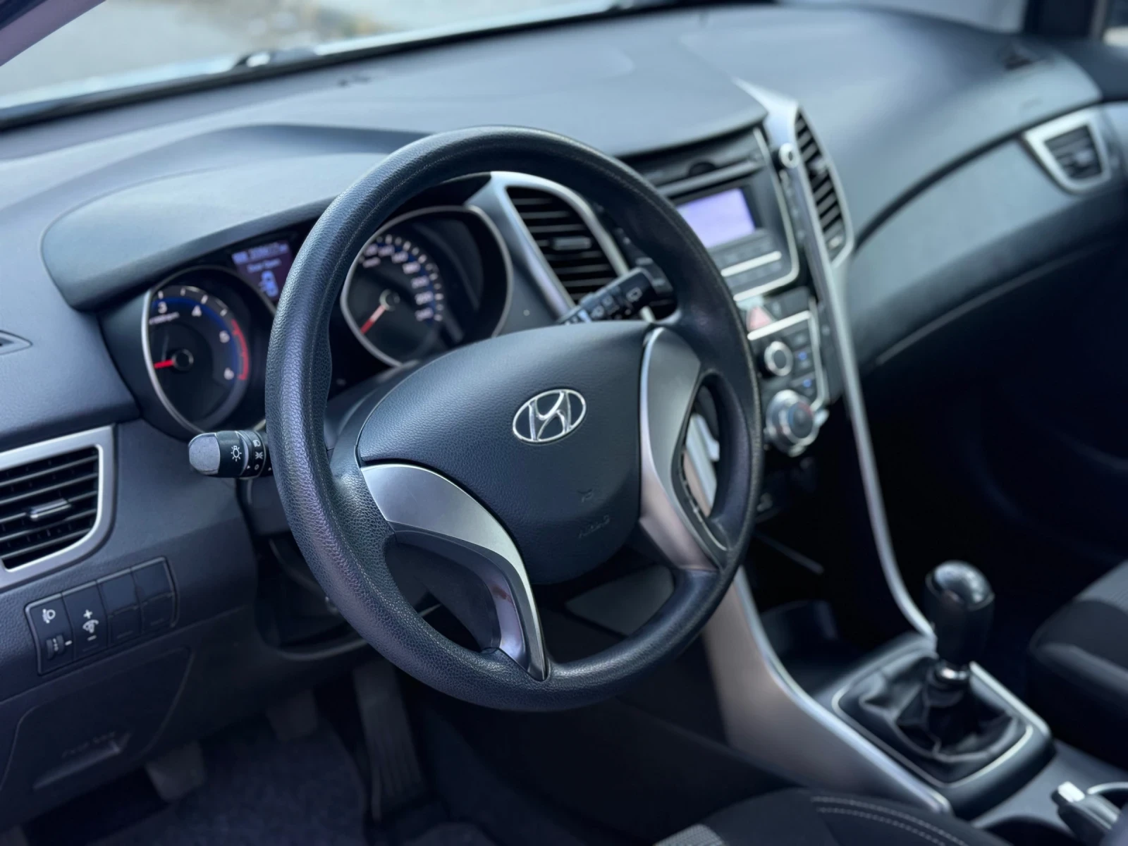 Hyundai I30 1.4CRDI* 90кс* 6 СКОРОСТИ* LED, снимка 7 - Автомобили и джипове - 55466845