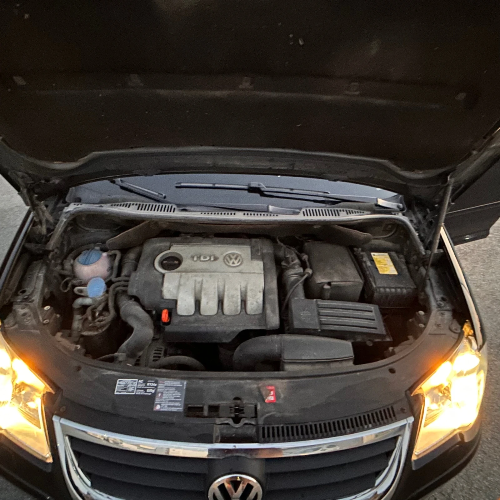 VW Touran 1.9Tdi 105кс, снимка 9 - Автомобили и джипове - 55646265