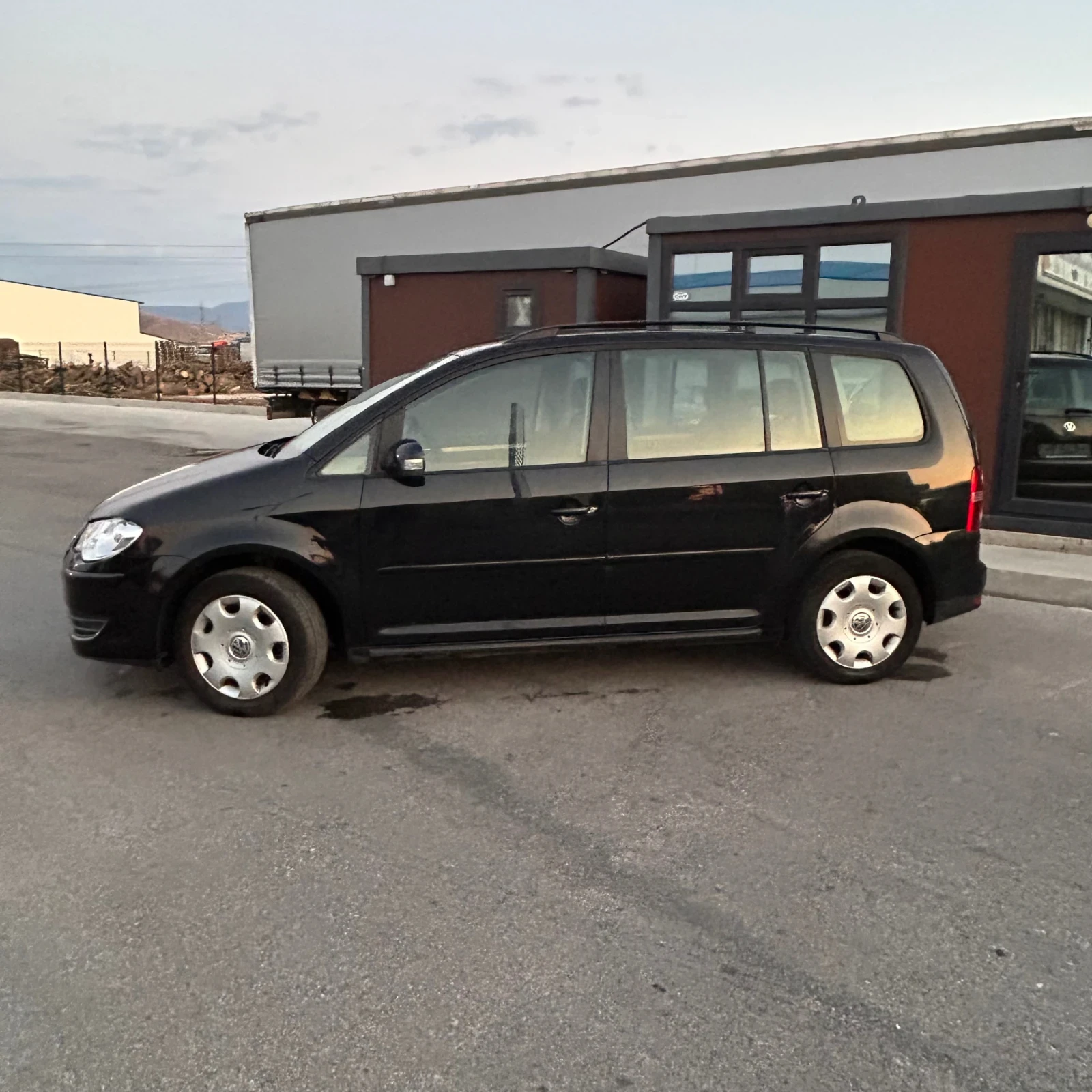 VW Touran 1.9Tdi 105кс, снимка 5 - Автомобили и джипове - 55646265