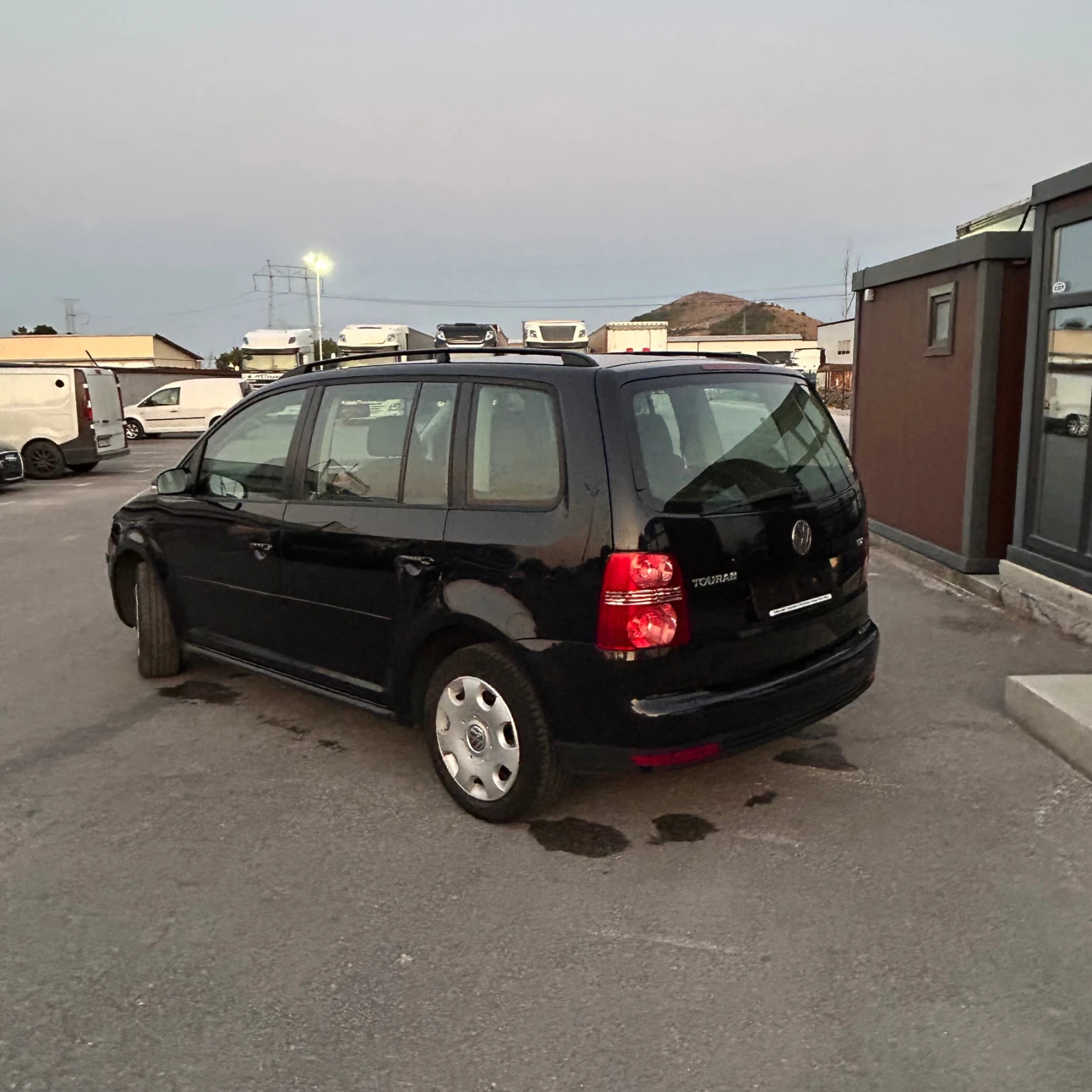 VW Touran 1.9Tdi 105кс, снимка 6 - Автомобили и джипове - 55646265
