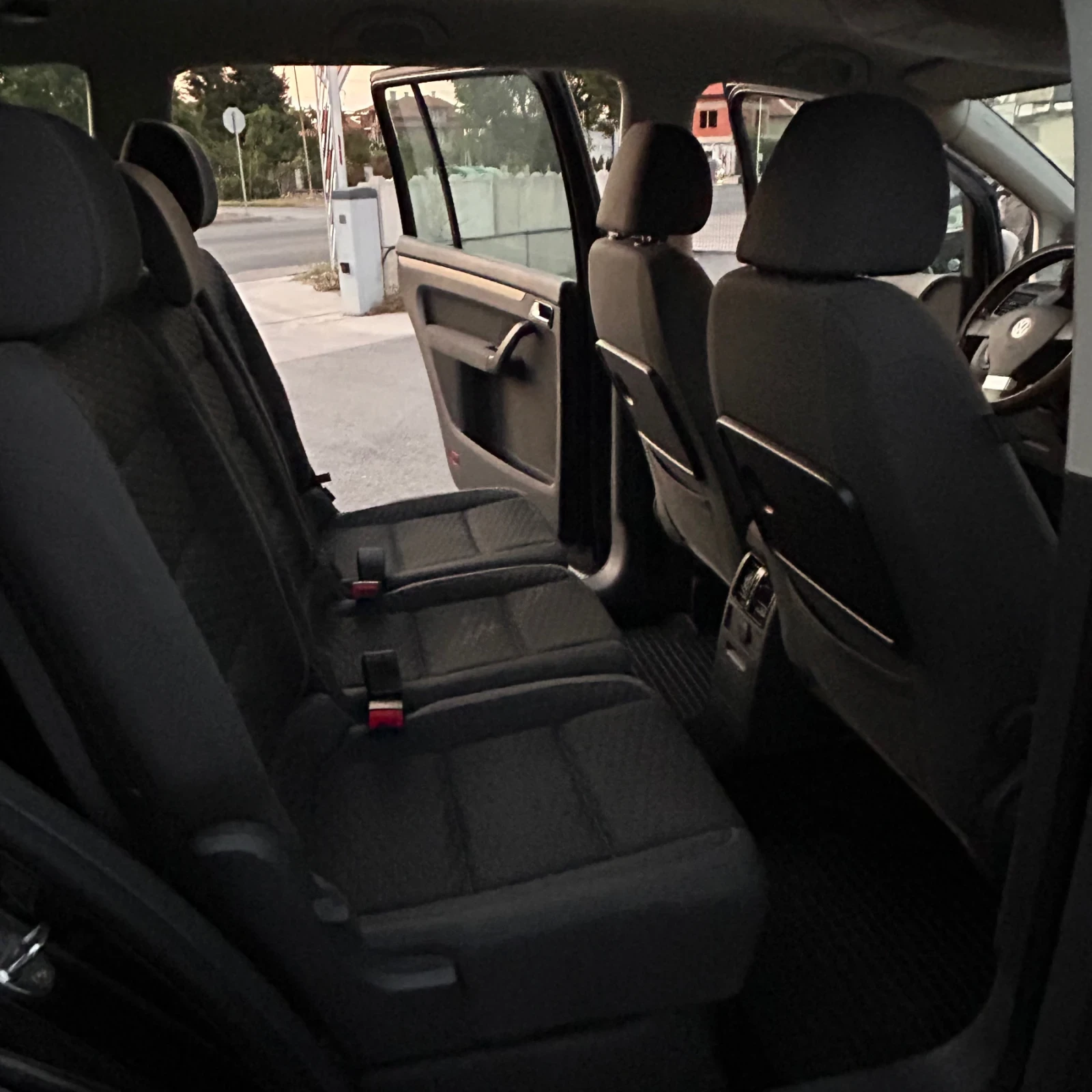 VW Touran 1.9Tdi 105кс, снимка 15 - Автомобили и джипове - 55646265