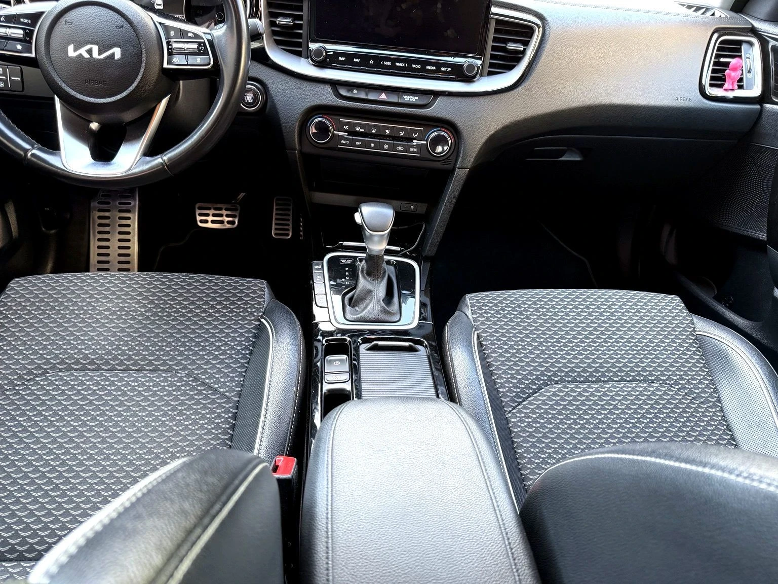 Kia XCeed 1.6 CRDi MHEV 136 к.с. 7DCT , снимка 11 - Автомобили и джипове - 56228357
