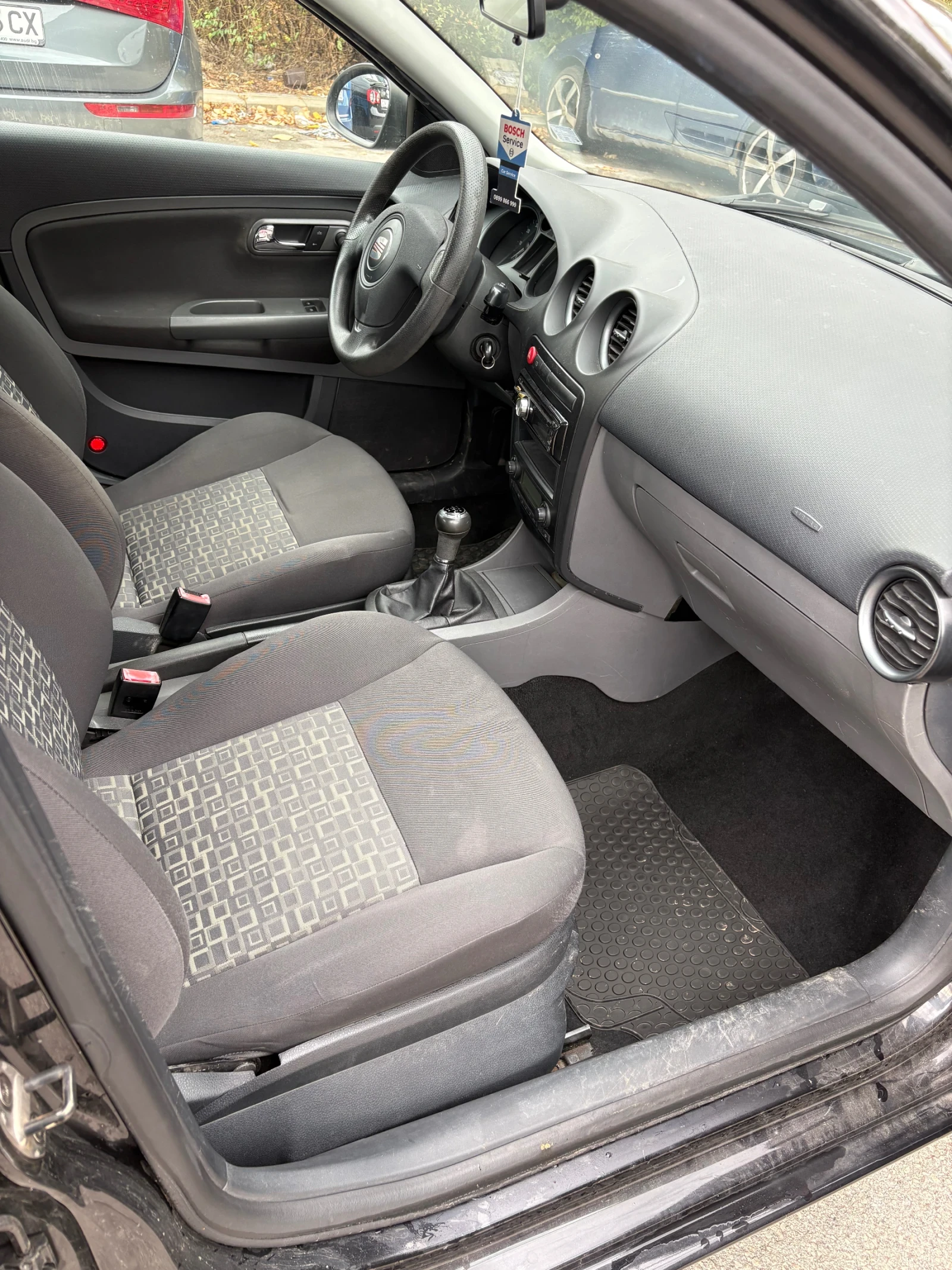 Seat Ibiza 1.4, снимка 9 - Автомобили и джипове - 56542891