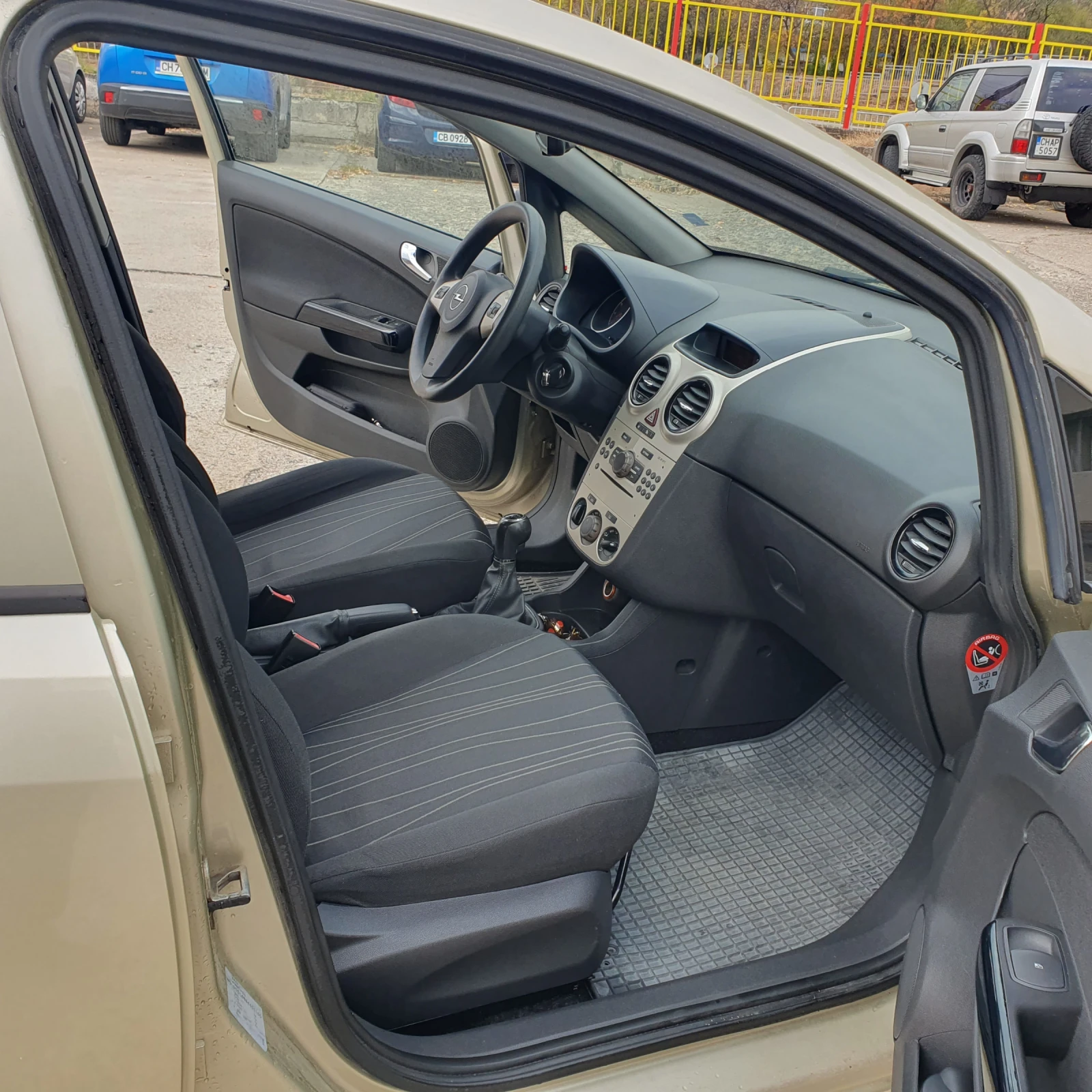 Opel Corsa 1.4, снимка 9 - Автомобили и джипове - 56655723