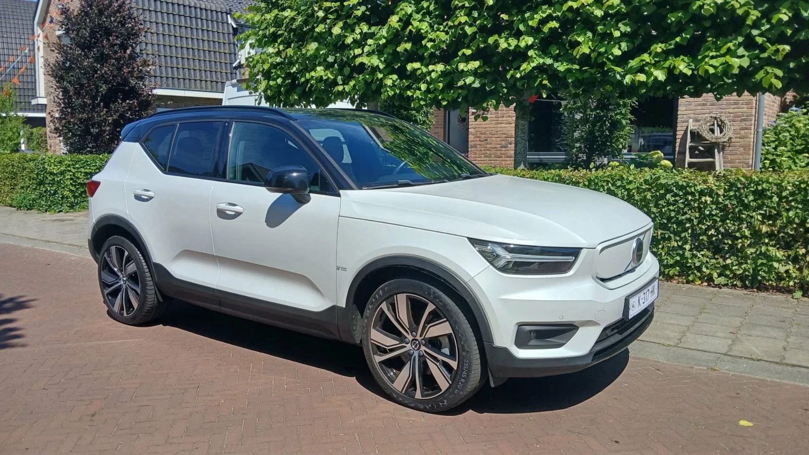 Volvo XC40 P8 Premium, 4x4, CAM360, Panorama, Alkantara, снимка 2 - Автомобили и джипове - 55043174