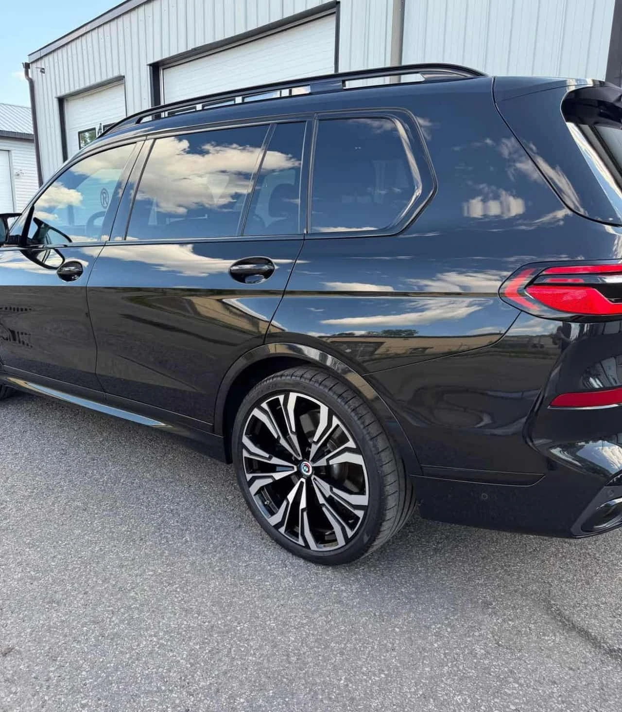 BMW X7 * M60i * АВТОКРЕДИТ БЕЗ ПЪРВОНАЧАЛНА ВНОСКА* , снимка 2 - Автомобили и джипове - 55603356