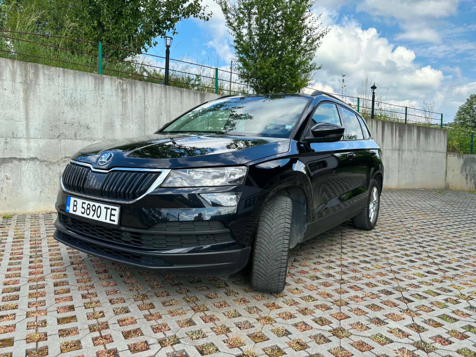 Skoda Karoq 1, 5 TSI 7DSG, снимка 2 - Автомобили и джипове - 55631630