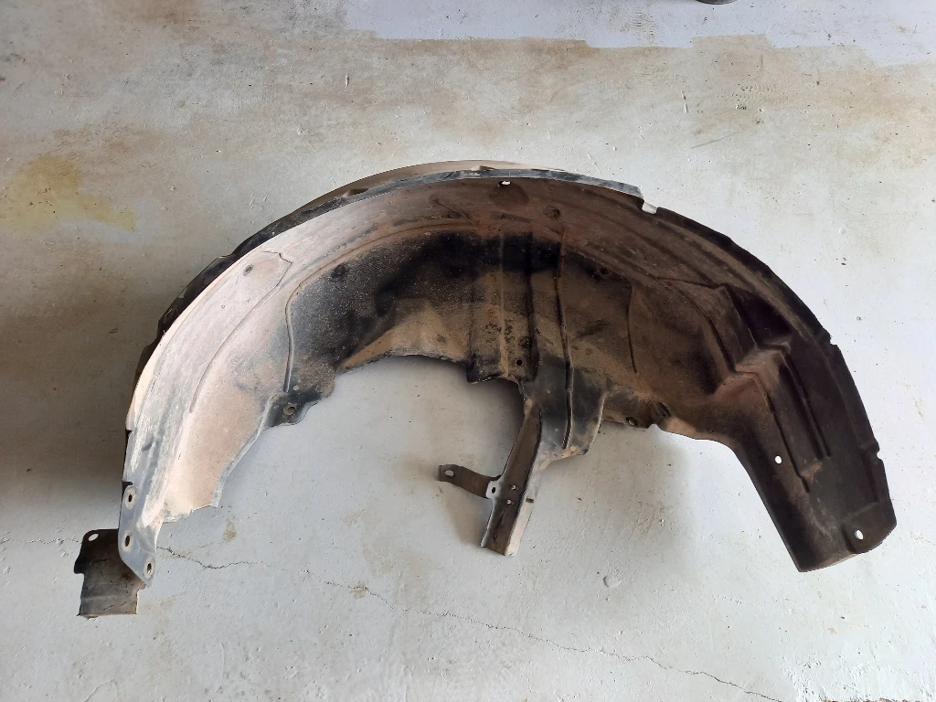 Подкалник заден ляв Субару Легаси (1)