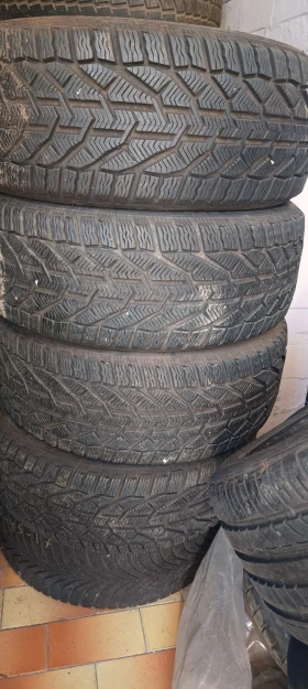 Гуми Зимни 225/45R17, снимка 3