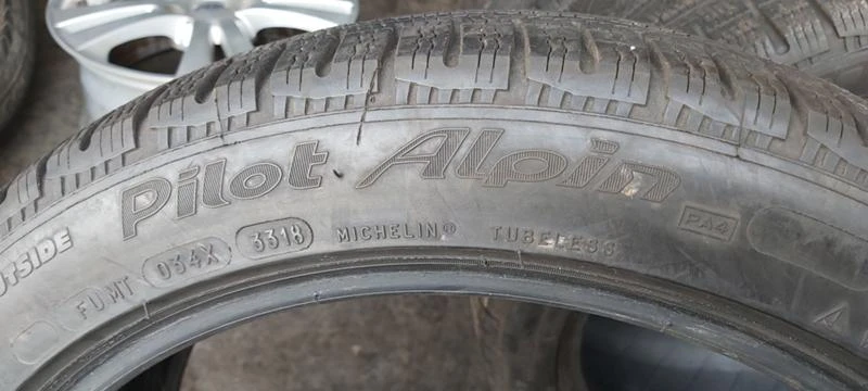 Гуми Зимни 225/45R18, снимка 7 - Гуми и джанти - 31352188