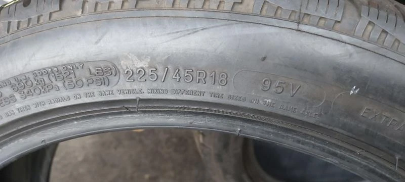 Гуми Зимни 225/45R18, снимка 8 - Гуми и джанти - 31352188