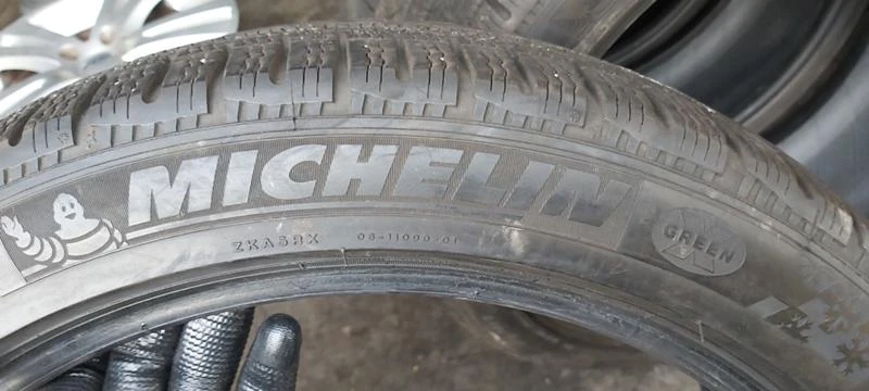 Гуми Зимни 225/45R18, снимка 6 - Гуми и джанти - 31352188