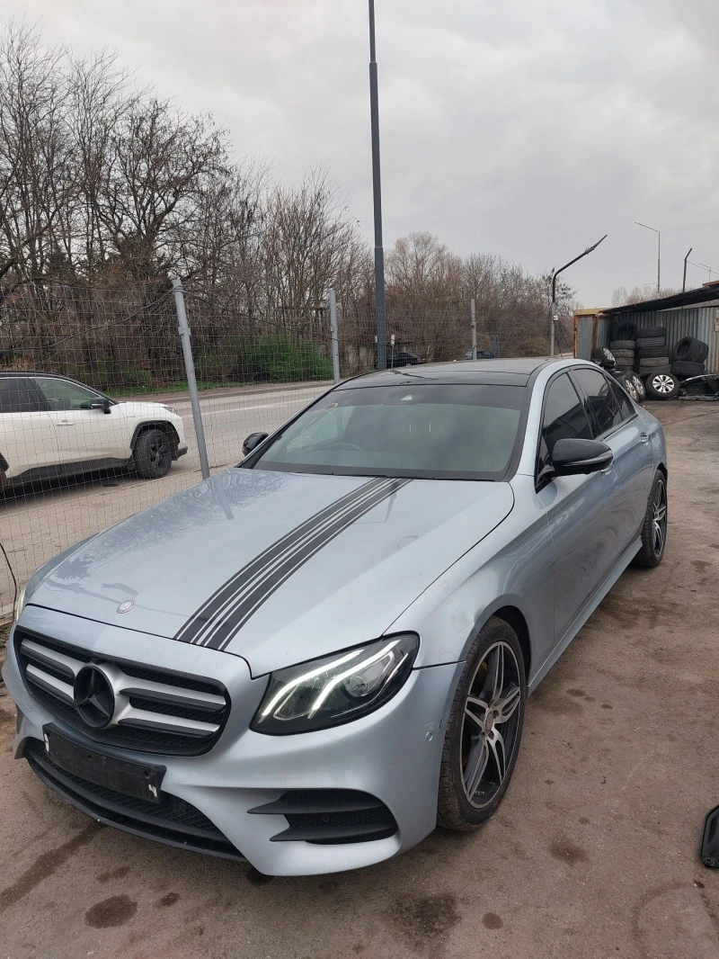 Mercedes-Benz E 220 d W213 AMG Пакет, снимка 2 - Автомобили и джипове - 44725509