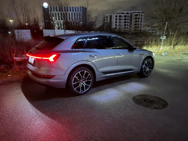 Audi E-Tron 50 SOH 94% Shadоw Line, снимка 8 - Автомобили и джипове - 53092976