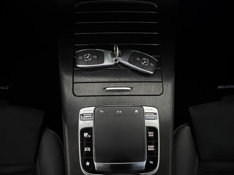 Mercedes-Benz A 250 4-Matic* AMG-Line* CarPlay* Keyless* Distronic, снимка 12 - Автомобили и джипове - 52498300