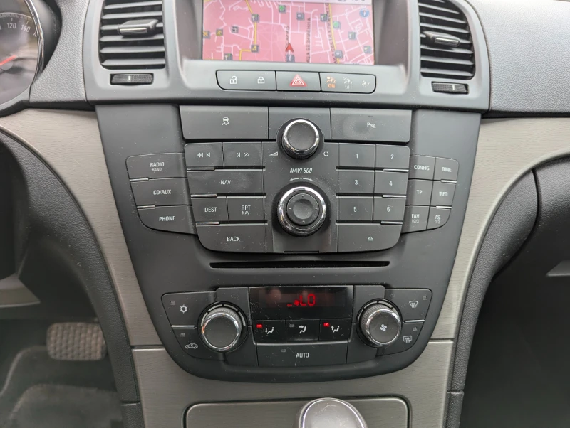 Opel Insignia, снимка 11 - Автомобили и джипове - 52337267