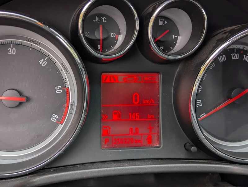 Opel Insignia, снимка 10 - Автомобили и джипове - 52337267