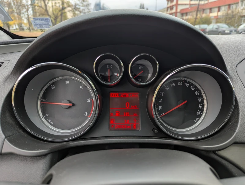 Opel Insignia, снимка 7 - Автомобили и джипове - 52337267