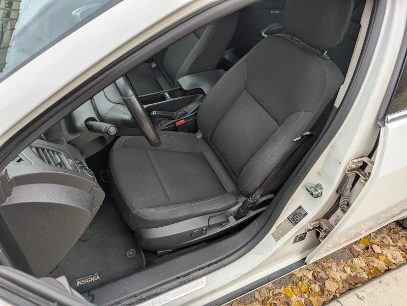 Opel Insignia, снимка 12 - Автомобили и джипове - 52337267