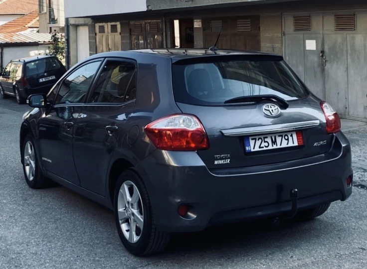 Toyota Auris 2.0D4D - изображение 2