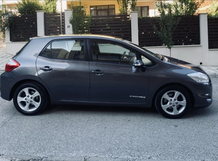 Toyota Auris 2.0D4D - изображение 3