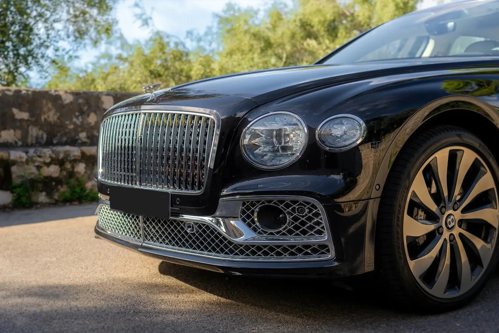 Bentley Flying Spur 6.0 W12 First Edition - изображение 3