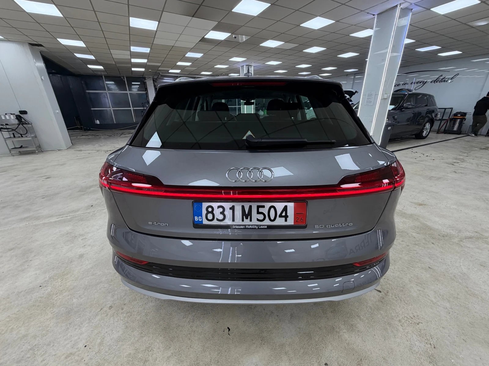 Audi E-Tron 94%SOH/МатриченLED/Пано/Камера/Амбиетно/Кожа, снимка 6 - Автомобили и джипове - 54035138