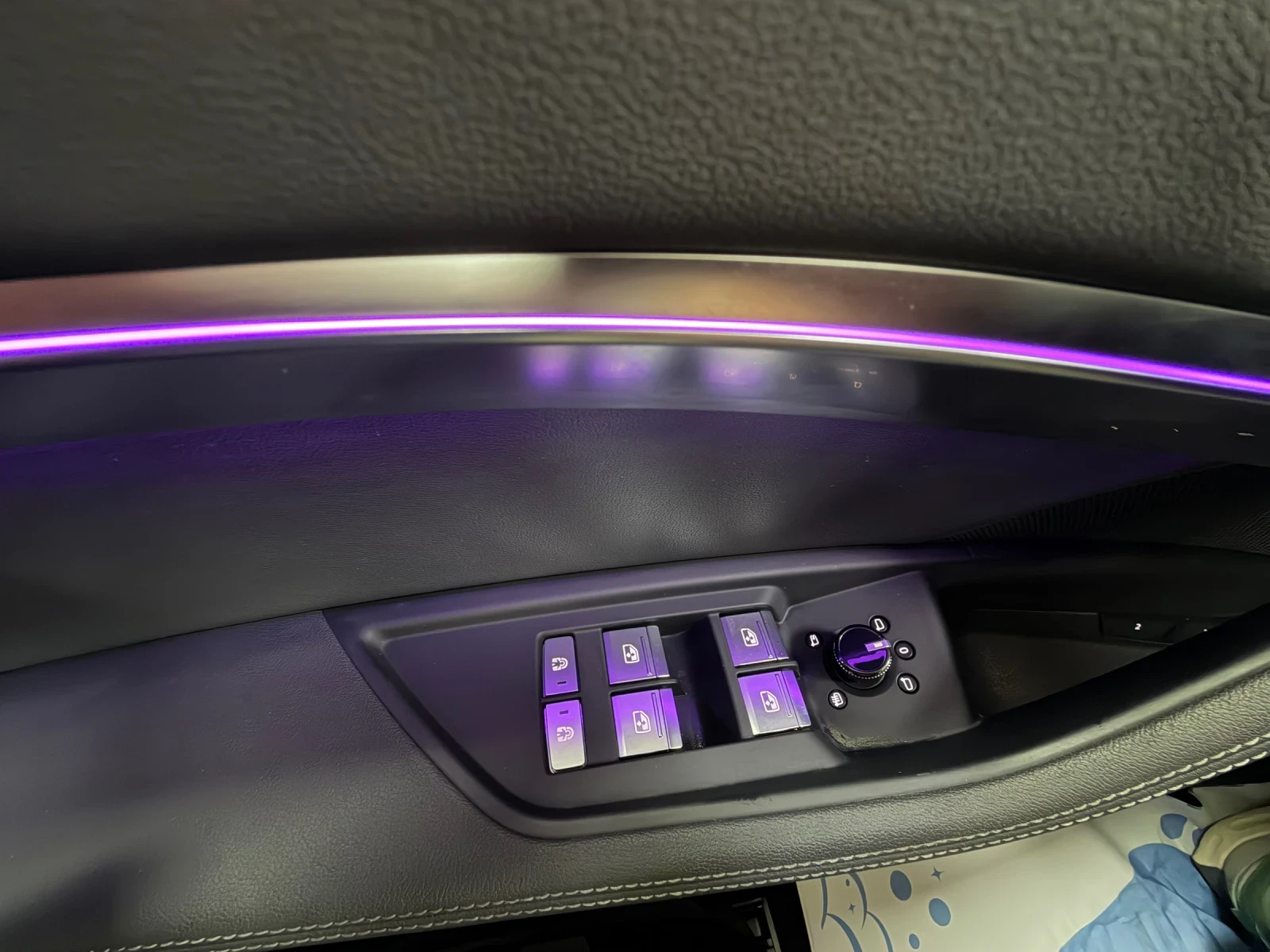 Audi E-Tron 94%SOH/МатриченLED/Пано/Камера/Амбиетно/Кожа, снимка 11 - Автомобили и джипове - 54035138